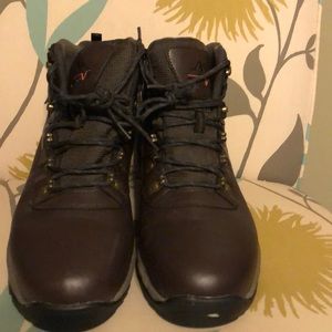 Size 13 men’s waterproof boots like new!